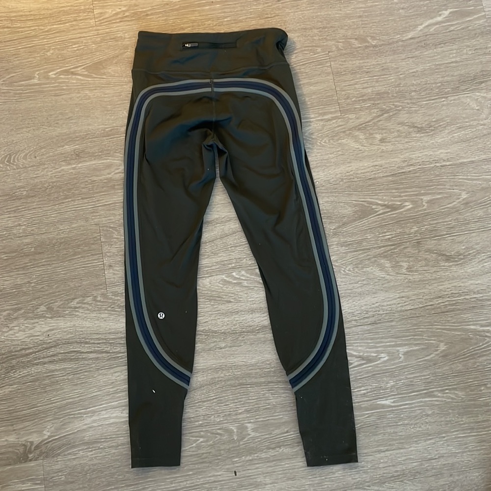 Lululemon size 8 leggings, discontinued style - Picture 2 of 2